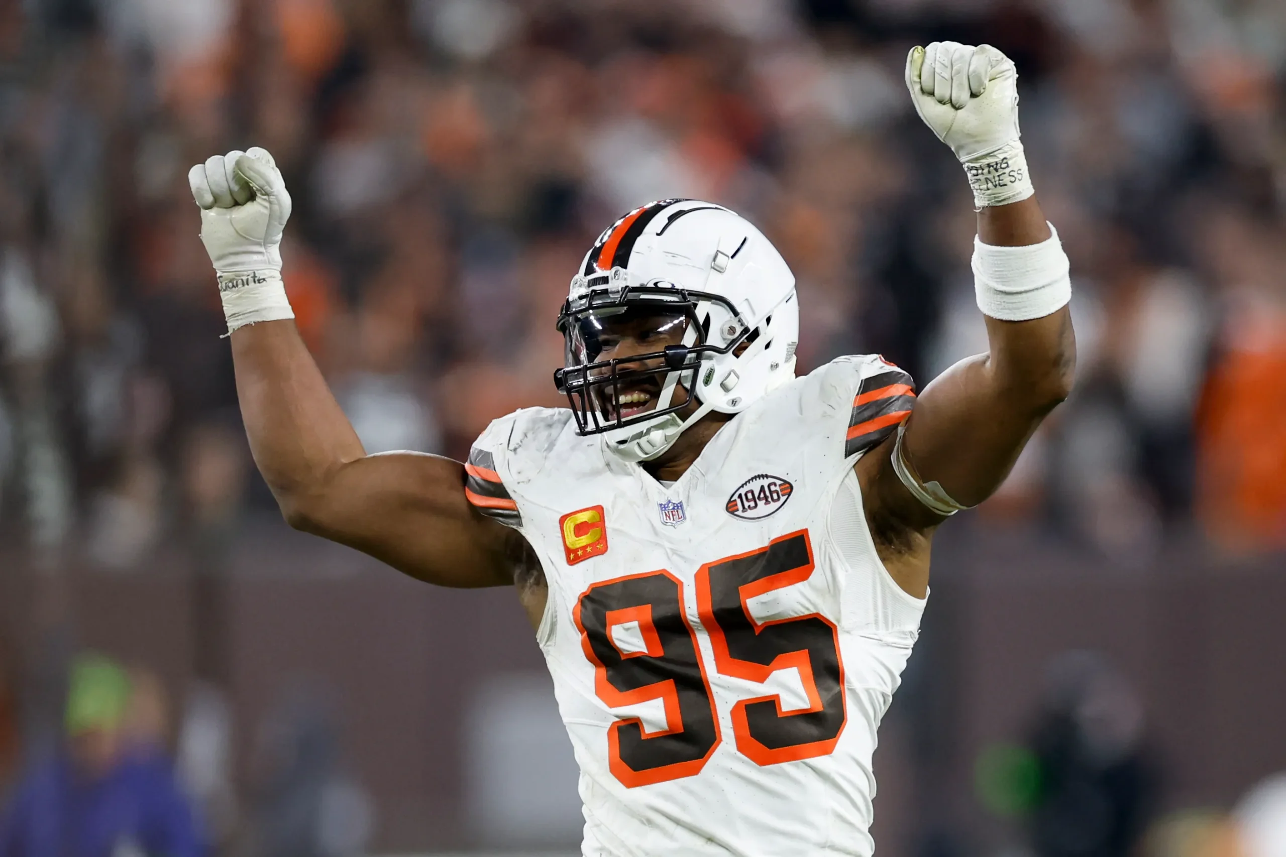  Myles Garrett Faces Personal Loss but Powers Through for Browns Victory